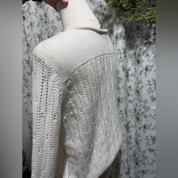 Elliot Lauren - Picture 3 of 5